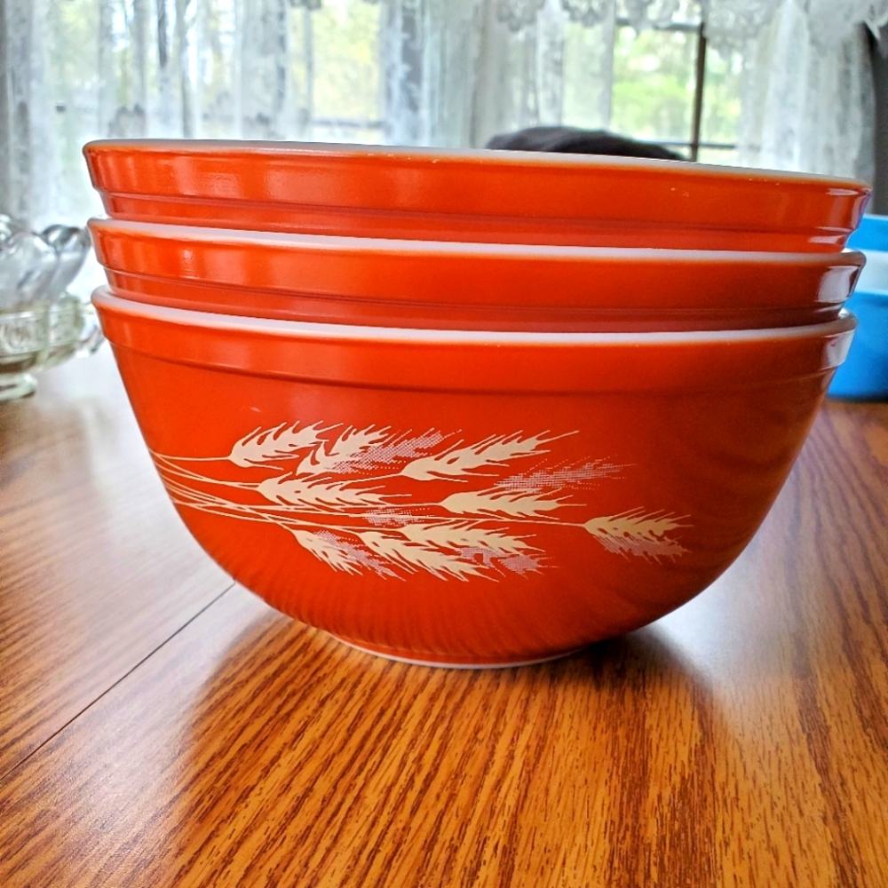 3 large pyrex bowls